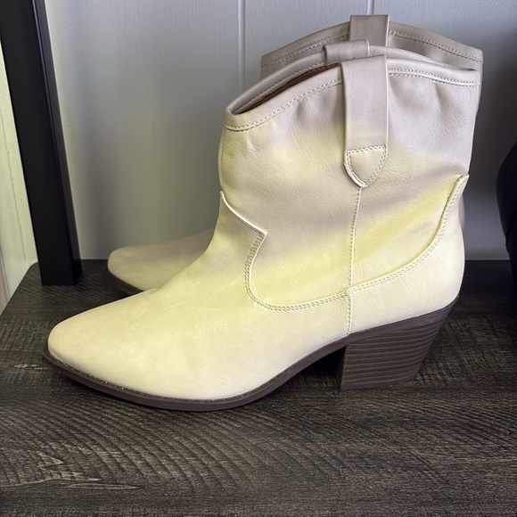 Universal Thread Cream Ankle Boots - Picture 3 of 4